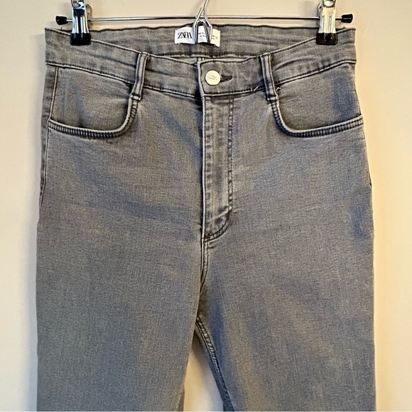 Zara High Rise Jeans/Size 8 - Picture 3 of 5